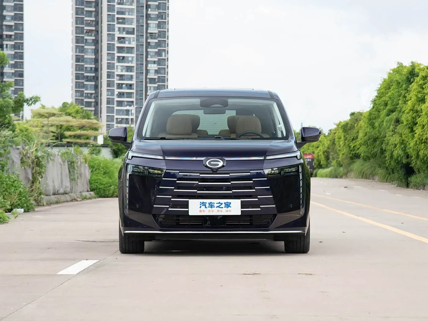 imgi_96_GAC-Trumpchi-E8-Large-Phev-MPV-Sedan-7-Seats-New-Energy-Vehicle GAC Trumpchi E8 Phev 7 Seats New Energy Vehicle MPV - Wholesale Price From China | Chinese Car for Sale Kuwait - Image 1